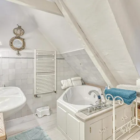2 Bedroom Beautiful In Σπίτι διακοπών *