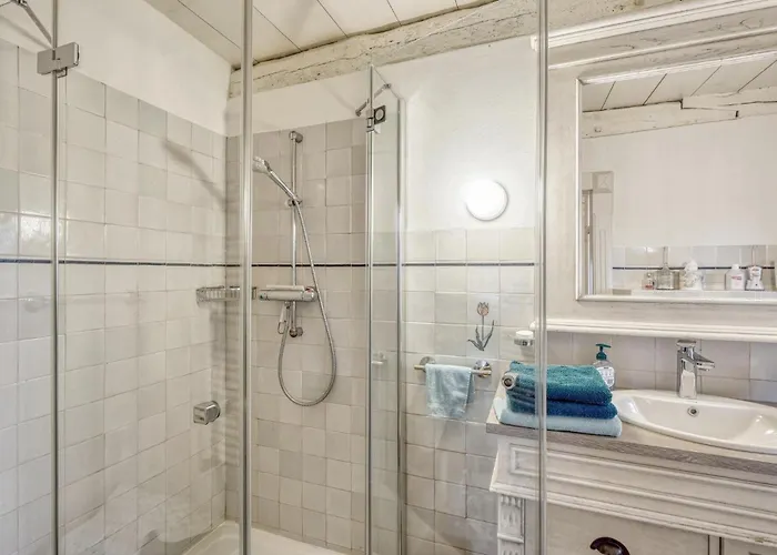 3 Bedroom Beautiful In בית נופש